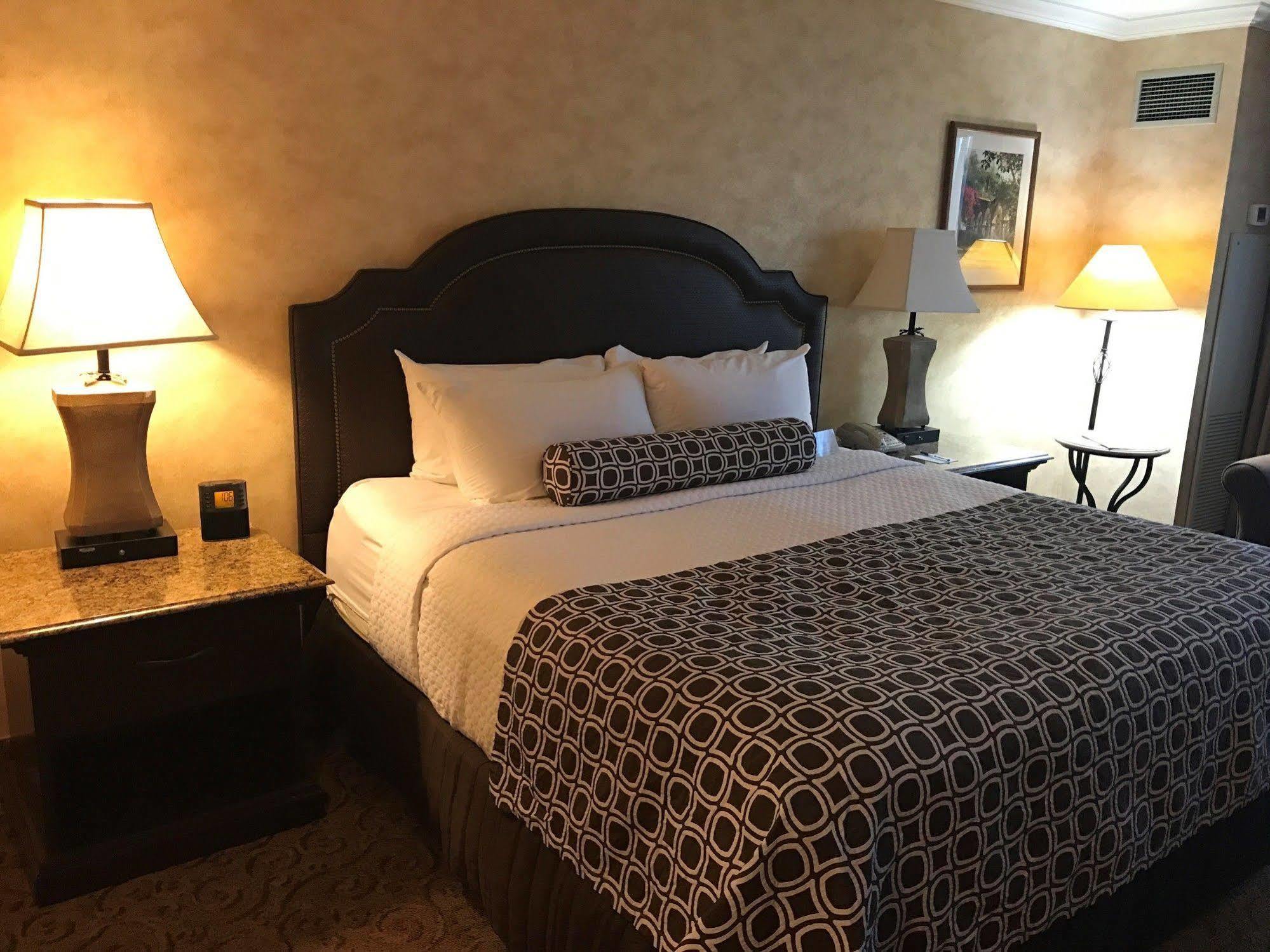 Delta Hotels By Marriott Anaheim Garden Grove Bagian luar foto